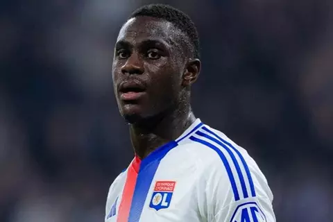 لاعب ليون: لن نواجه مانشستر يونايتد لتصوير مقاطع فيديو.. نريد التأهل